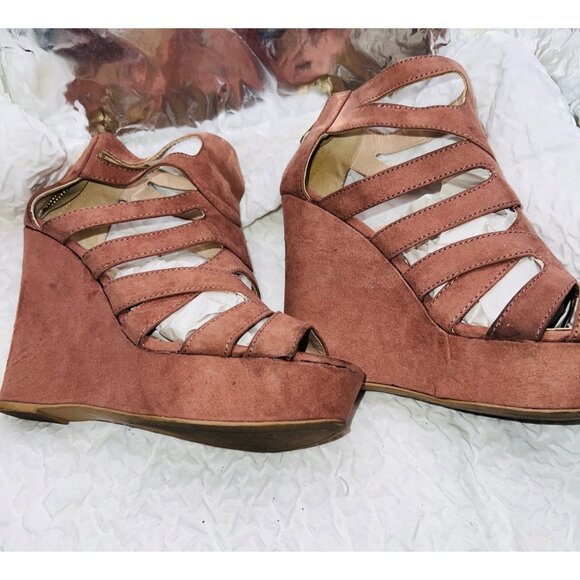 Charlotte Russe Womens Pink Strappy Suede Wedge Sandals Size 7.5 - Picture 2 of 3
